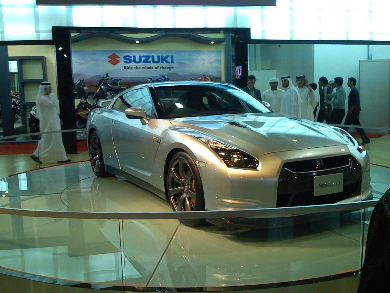 نيسان GT-R في معرض دبي للسيارات