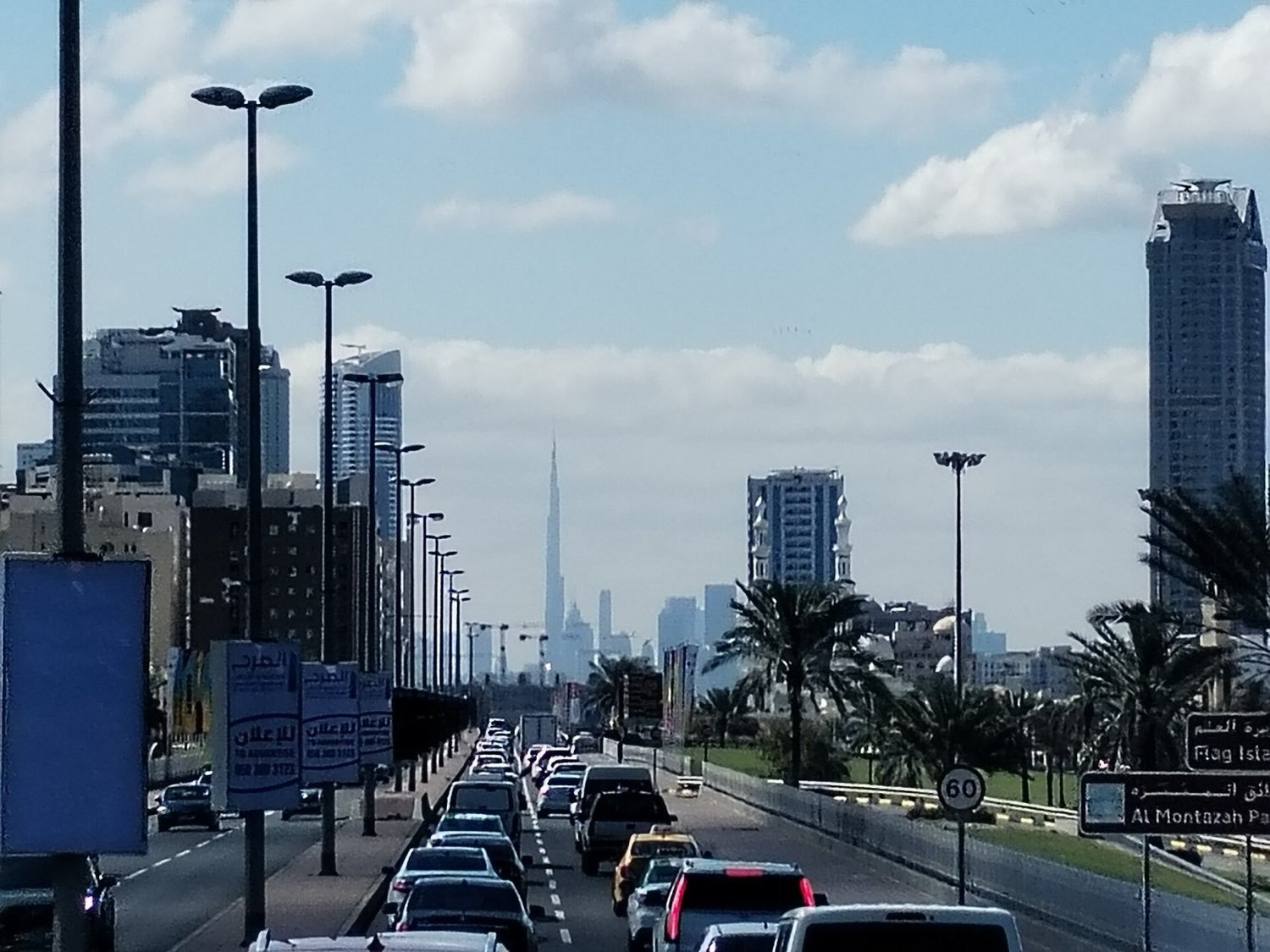 الطريق بين الشارقة ودبي